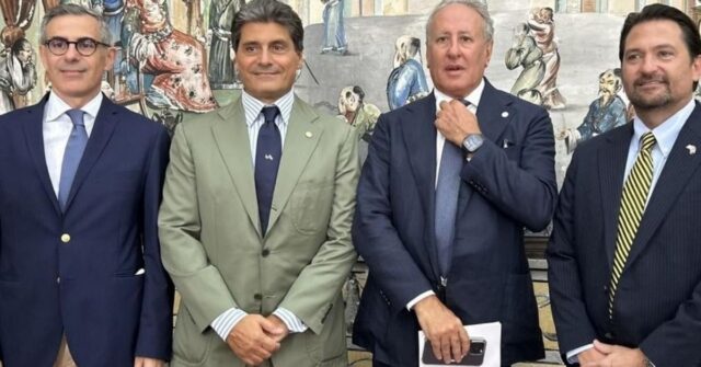 Si è tenuta mercoledì 10 settembre presso la Sala Cinese della Reggia di Portici, sede del Dipartimento di Agraria dell’Università Federico II, la firma ufficiale del protocollo d’intesa tra AmCham Italy e Università degli Studi di Napoli Federico II.